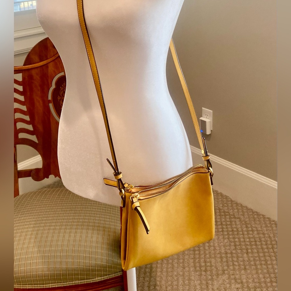 Crossbody bag. - Picture 3 of 10